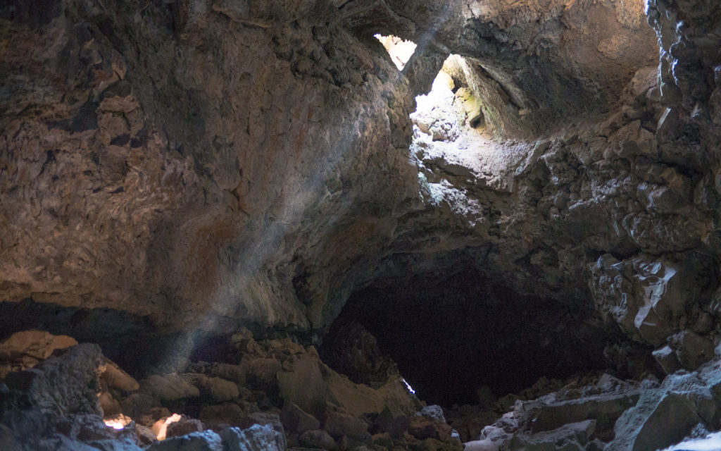 Grotte au parc Lava Beds en Californie